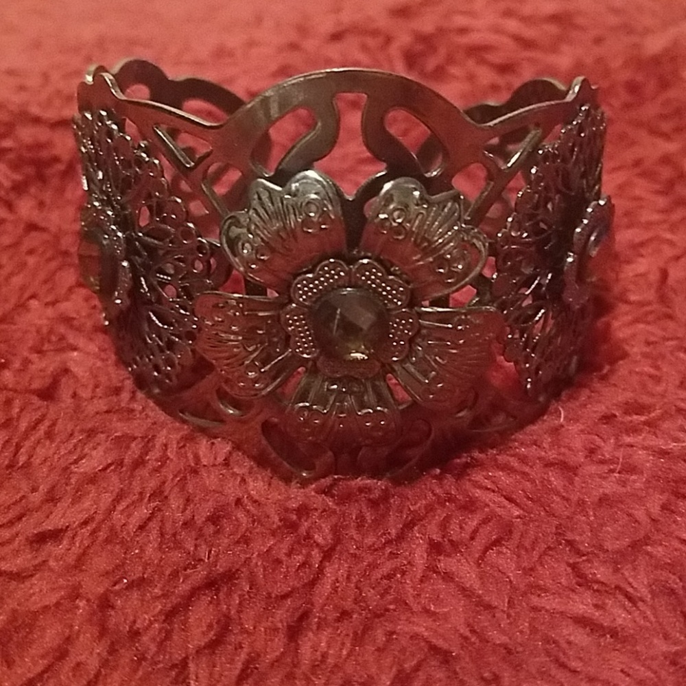 Metal bracelet cuff